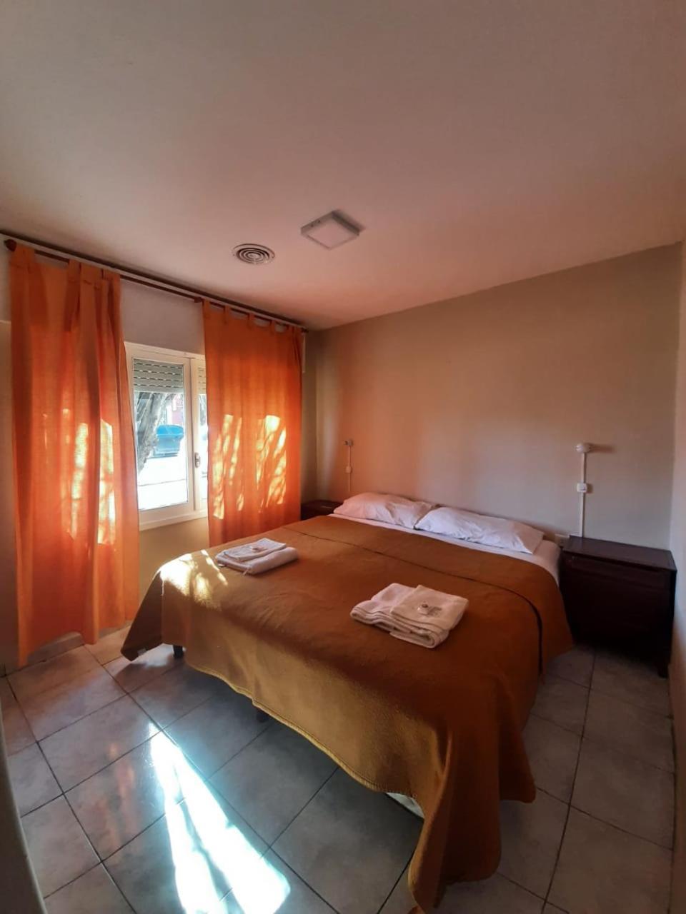 Hostel Danny El Calafate Esterno foto