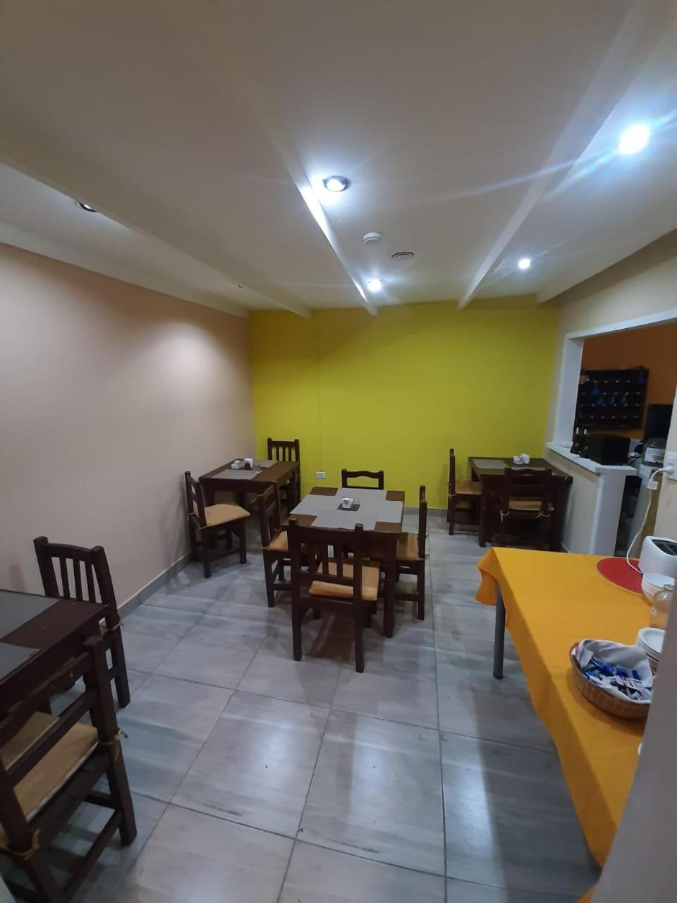 Hostel Danny El Calafate Esterno foto